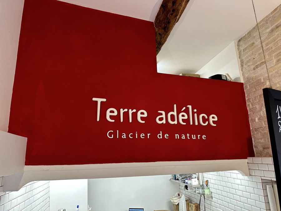 Enseigne de glacier — Terre Adélice, Nice (06) | Posemasignaletique.fr