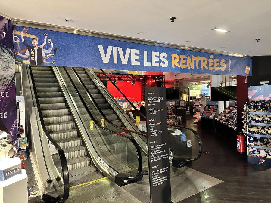 Signalétique en centre commercial — Le Poulpe Français, Nice (06) | Posemasignaletique.fr